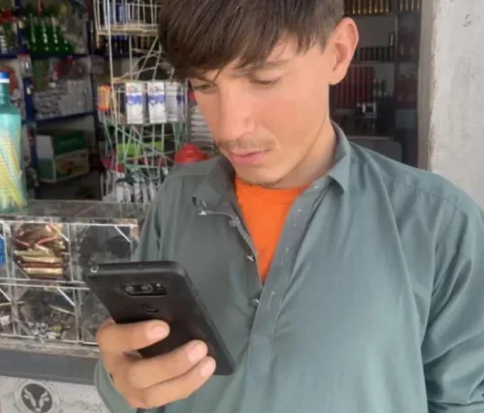 Afghans rejoice as internet returns after Taliban blackout